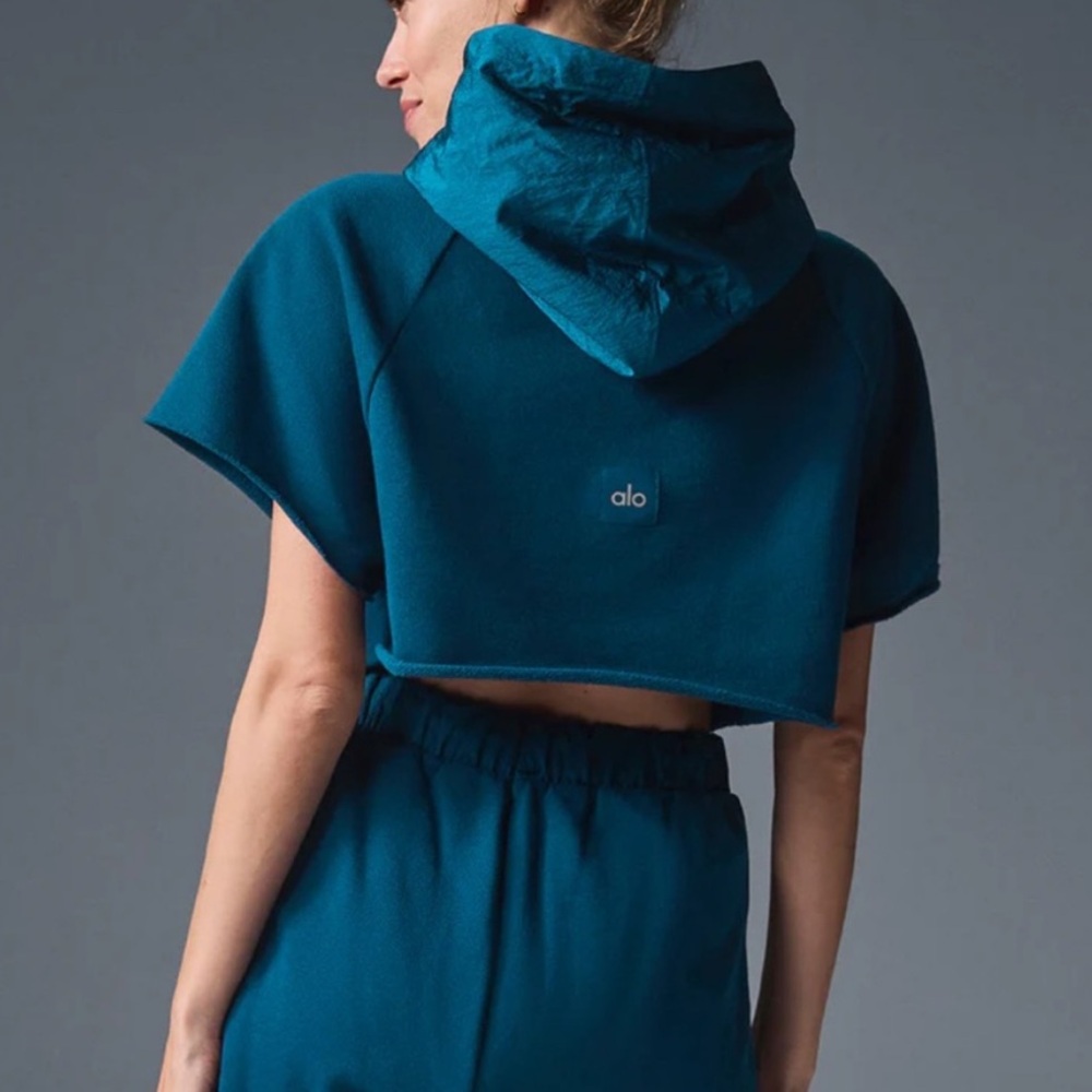 Alo Yoga Cropped In The Air short sleeve hoodie - Picture 2 of 10